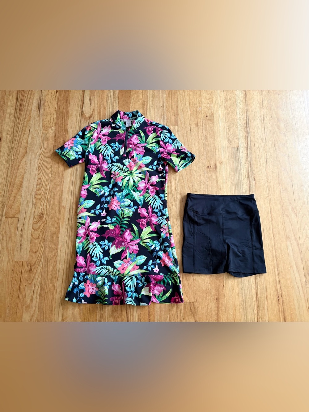 Tommy Bahama Women’s Racquet & Paddle Floral Dress matching with Black Shorts XS